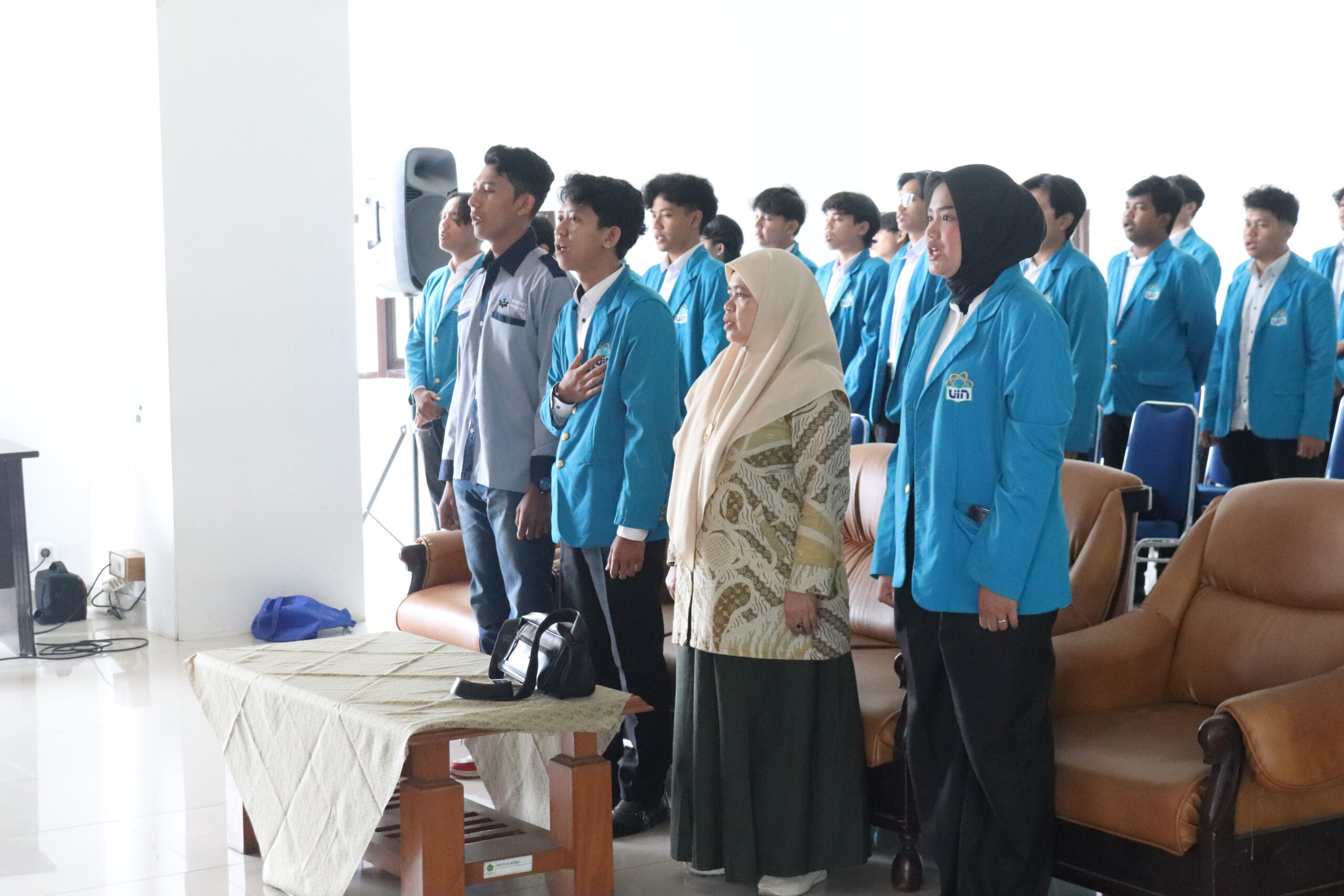 IMG_8780 Menyanyikan Lagu Indonesia Raya dan Mars FITK